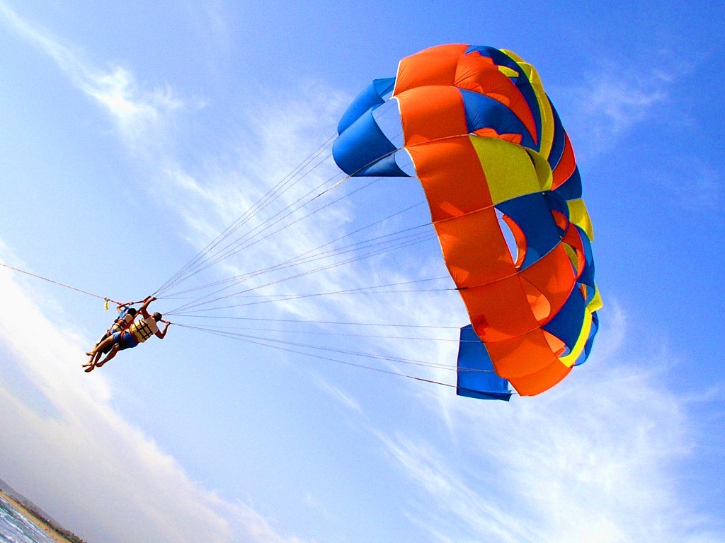 parasailing-in-maldives