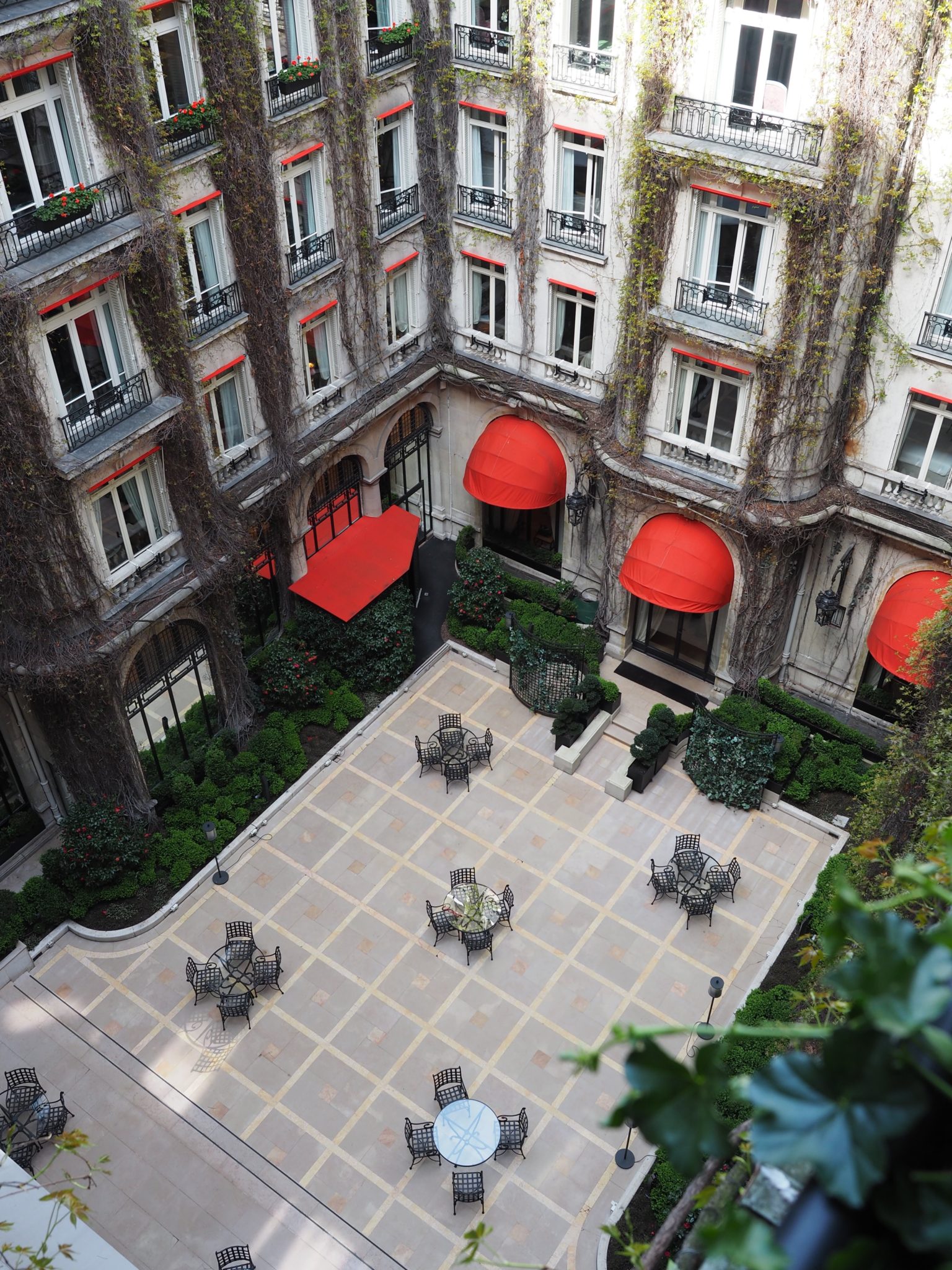 Hôtel Plaza Athénée Paris | World of Wanderlust