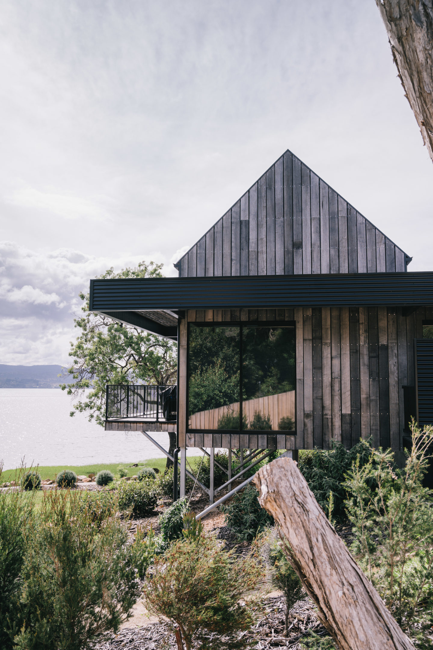 Deviot Boathouse Tasmania | World of Wanderlust