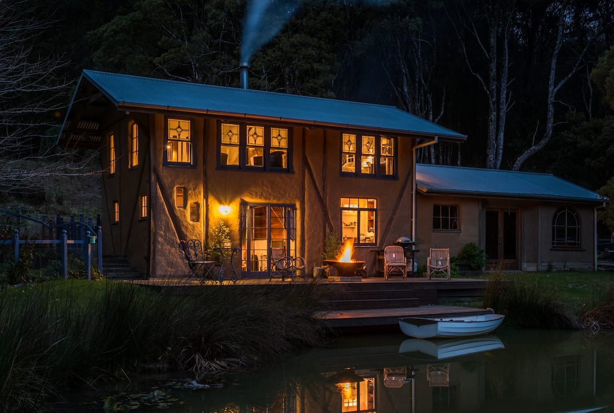 cob-house-airbnb